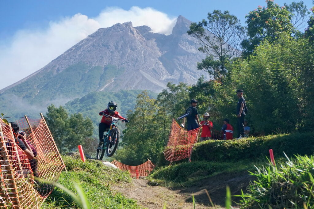 JUARA 6. Sri Yulianto_@joelyulianto_Down hill